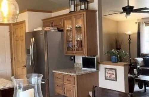 Ashwaubenon Casa | 3-Bed 3-Full Bath Sleeps 8 Walk to Lambeau
