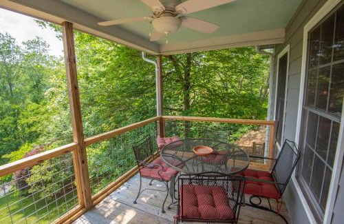 West Jefferson Casa | 3 Bed Cabin Overlooking the New River- HOT TUB, Fire Pit, Dogs OK