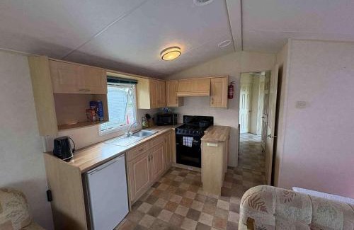 Winestead Casa | 3 Bed Cabin - Sleeps 6 - Pool - Parking - Wifi