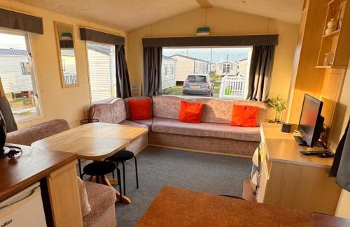 Rhyl Chalet De Esquí | 3 Bed Caravan 8 Berth Pet Friendly Parking