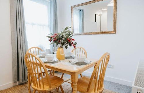St Helens Casa | 3 Bed Central Home, Contractors & Families Welcome, Fully Equipped for Short & Long Term Stays