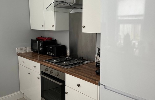 Gloucester Villa | 3 bed Chill Glouc with 3 bedrooms and 1 bathrooms
