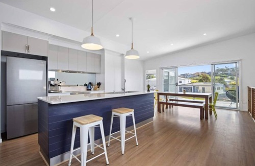 Long Beach Casa | 3-Bed Coastal Getaway with Direct Beach Access