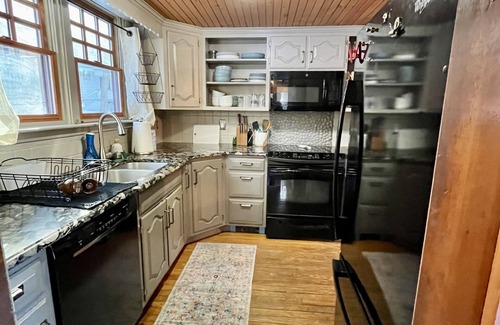 Mount Gretna Cabaña | 3 bed cottage in Mt. Gretna. Short drive to Hershey, Lancaster, Harrisburg