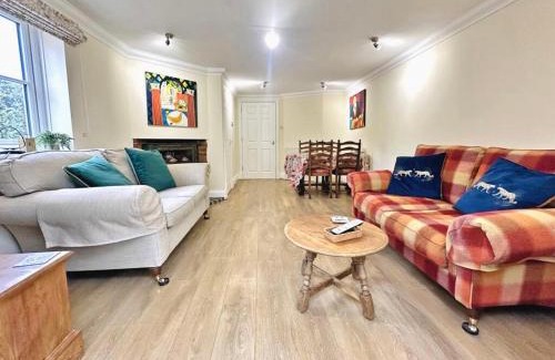 New Forest District Casa | 3-bed cottage in Sway, New Forest (5 min walk from Sway Train Station)