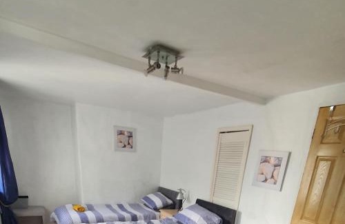 Tremadog Casa | 3 bed cottage Tremadog square close to restaurants and bars great walks fantastic base