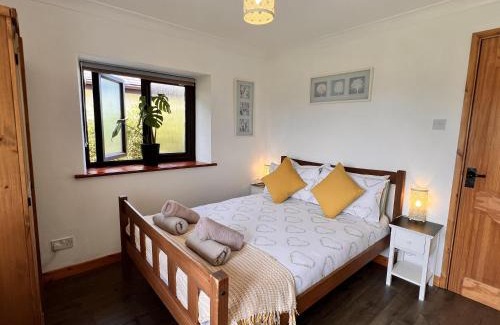 Llanddona Casa | 3 Bed Detached Cottage Log Burner Mountain Views