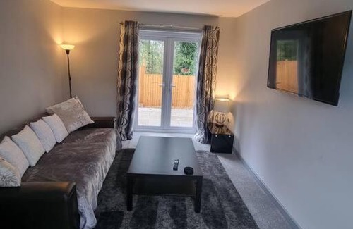 Penycae Casa | 3 Bed Detached House & Hot Tub