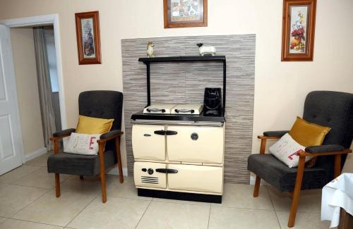 Strabane Casa | 3 Bed Farmhouse - Sleeps 6 - Wifi - Parking