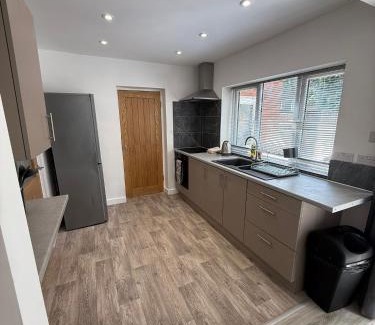 Brierley Hill Apartamento | 3 Bed Home From Home Contractor & Family Stay DY5