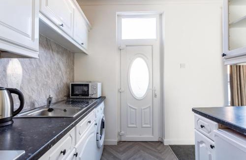 Newcastle-upon-Tyne Casa | 3 Bed Home From Home, Family, Workers And Friends