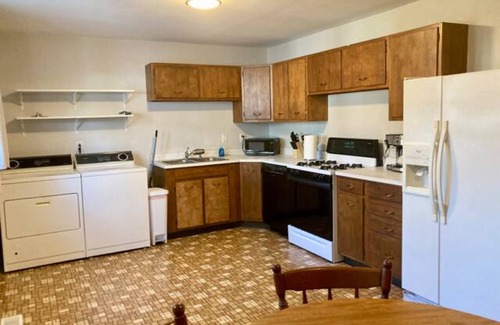 Bloomington Casa | 3-Bed Home In A Quiet And Secure Neighborhood