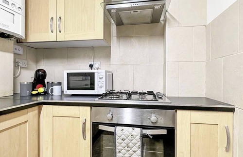 Rhondda Casa | 3 bed home in Tonypandy with Balcony View Room