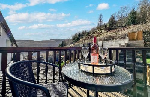 Rhondda Casa | 3 Bed Home In Tonypandy With Balcony View Room