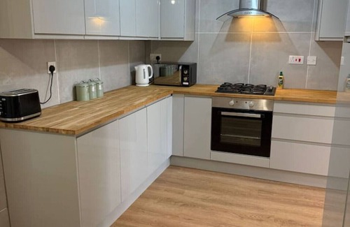 Bradley Stoke Casa | 3 bed house by mustang escapes