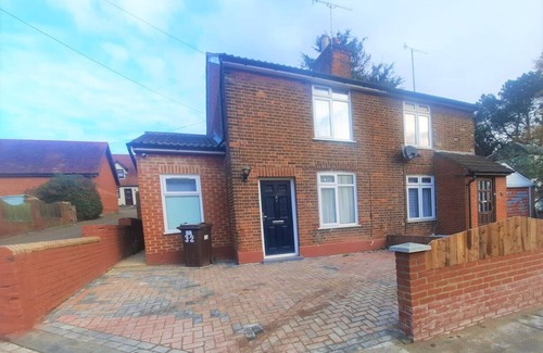 Colchester Casa | 3-bed House in Colchester With Parking and Wifi