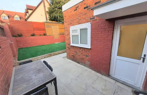 Colchester Casa | 3-bed House in Colchester With Parking and Wifi