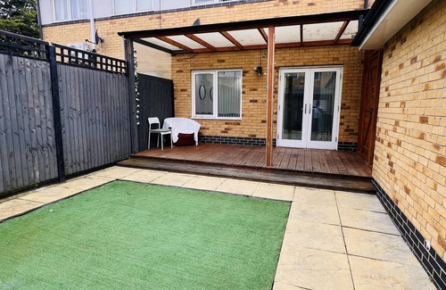 London Borough of Ealing Casa | 3-bed House in Northolt