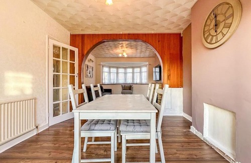 St. Michael's Casa | 3 Bed House Near Abbey Wood Station and Welling