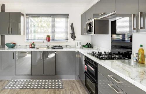 Belthorn Casa | 3 Bed House - Sleeps 5 - Parking - Garden - Wifi