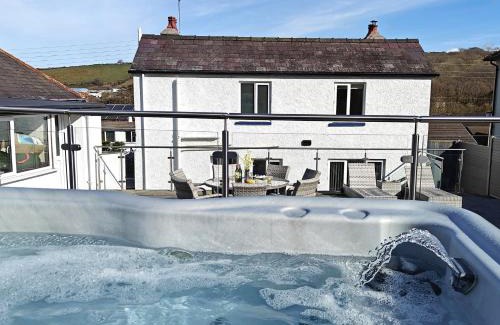 Aberaeron Casa | 3 Bed in Aberaeron 95971