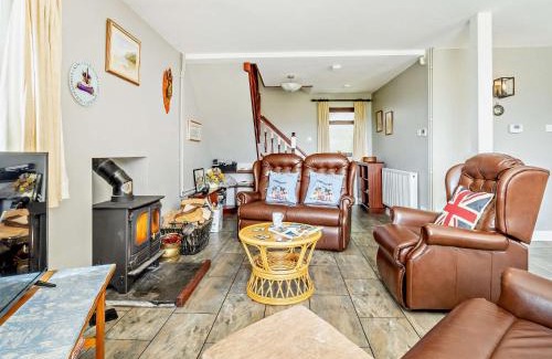 Aberdovey Casa | 3 Bed in Aberdovey DY032
