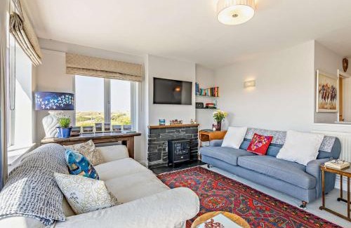 Aberdovey Casa | 3 Bed in Aberdovey DY036