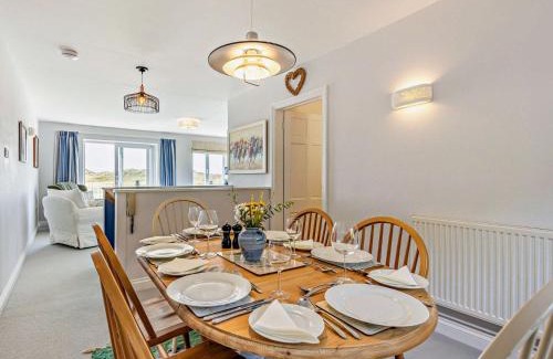 Aberdovey Casa | 3 Bed in Aberdovey DY036