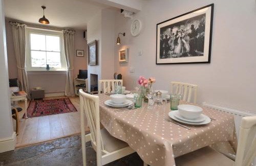 Bridport Casa | 3 Bed in Bothenhampton DC160