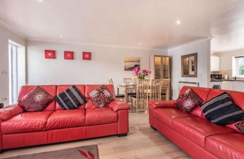 Pembroke Casa | 3 Bed in Freshwater East FB277