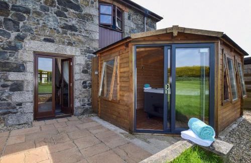 Newtown-in-St-Martin Casa | 3 Bed in Helford HTFOX