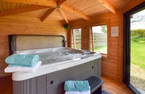 Newtown-in-St-Martin Casa | 3 Bed in Helford HTFOX