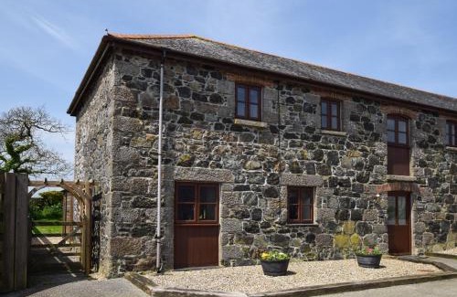 Newtown-in-St-Martin Casa | 3 Bed in Helford HTFOX