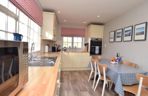 Kettlestone Casa | 3 Bed in Kettlestone KT037