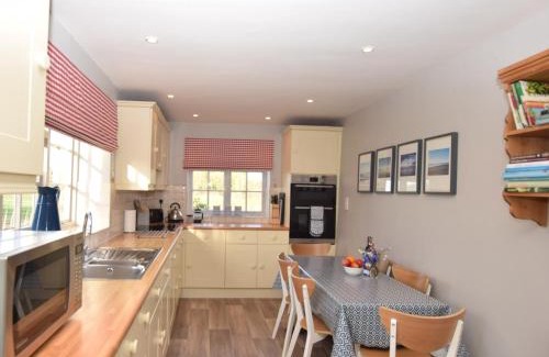 Kettlestone Casa | 3 Bed in Kettlestone KT037