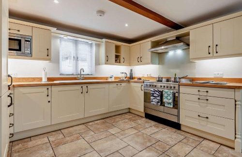 West Lulworth Casa | 3 Bed in Lulworth Cove DC139