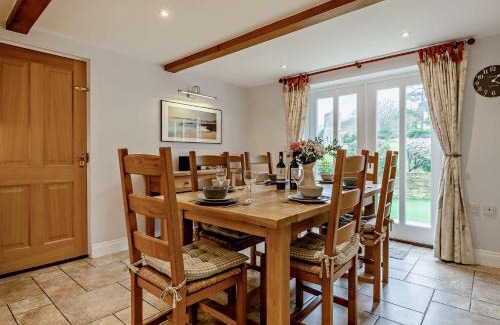 West Lulworth Casa | 3 Bed in Lulworth Cove DC139