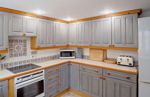 Ventnor Casa | 3 Bed in Niton Undercliff IC125