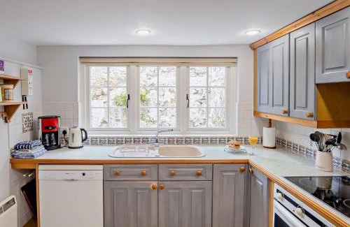 Ventnor Casa | 3 Bed in Niton Undercliff IC125