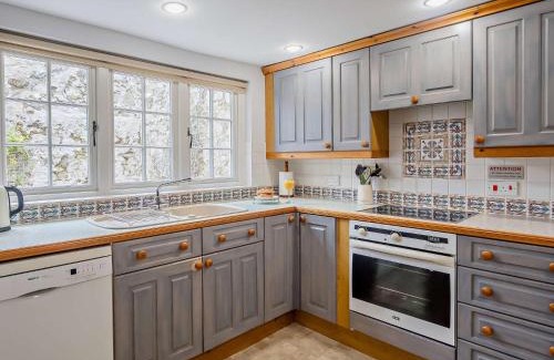 Ventnor Casa | 3 Bed in Niton Undercliff IC125