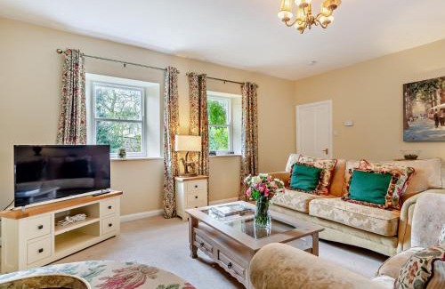 Richmond Casa | 3 Bed in Richmond 94740