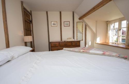 Holworth Casa | 3 Bed in Whitcombe DC089