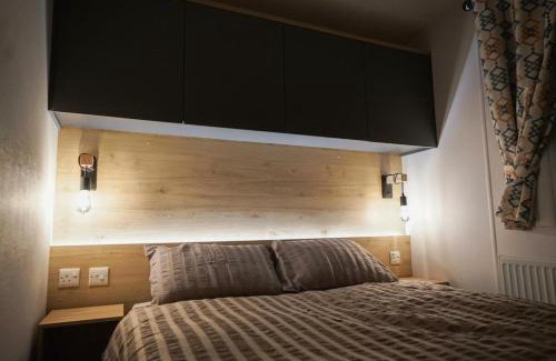 Wesham Casa | 3-Bed Lodge Sleeps 6 Hot tub
