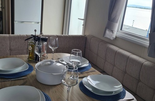 Millom Cabina | 3 Bed Lodge - Sleeps 6 - Parking - Pets - Wifi