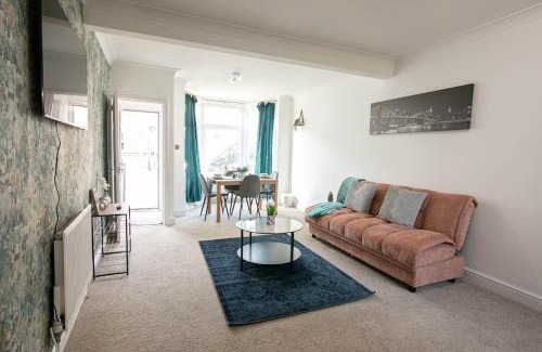 Portsmouth Casa | 3 bed Modern Home, Vibrant & Stylish, Sleep upto 7