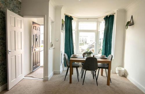 Portsmouth Casa | 3 bed Modern Home, Vibrant & Stylish, Sleep upto 7
