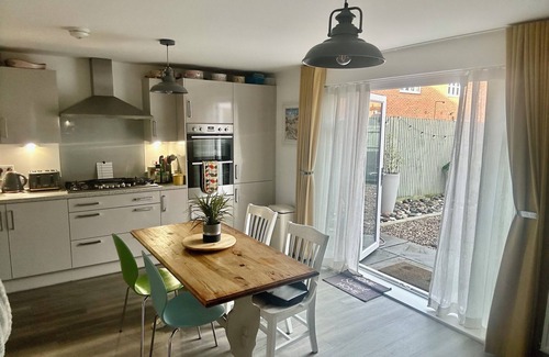 Greenham Casa | 3-Bed Modern Town House Newbury Racecourse