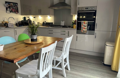 Greenham Casa | 3-Bed Modern Town House Newbury Racecourse