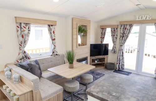Crowle Casa | 3 Bed New Lodge Sleeps 4 Pets Welcome