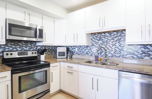 Bodden Town Condominio | 3 Bed Oceanview condo with beach